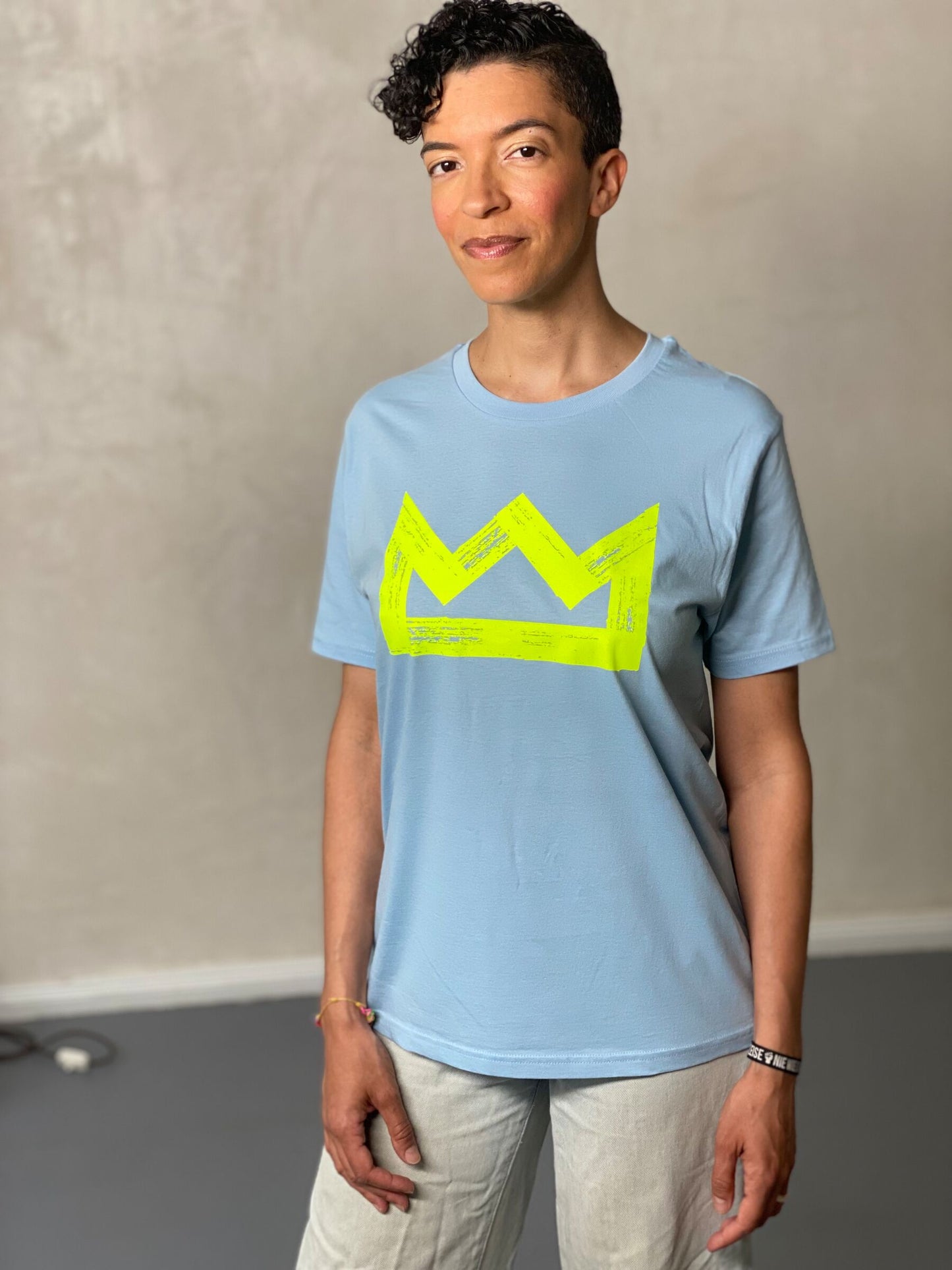 Celina Bostic - Krone - Shirt Unisex